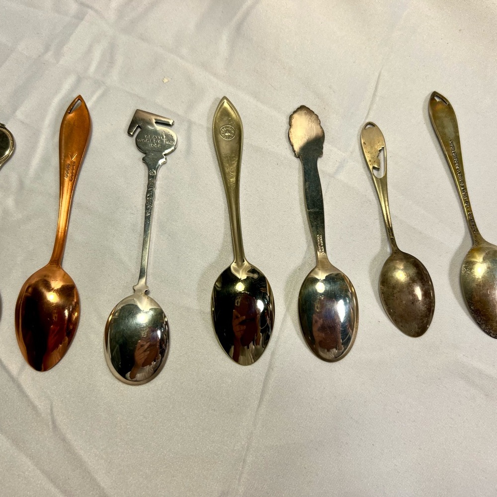 Vintage Lot of 7 Assorted Collectible Souvenir Spoons Set. - Picture 2 of 9